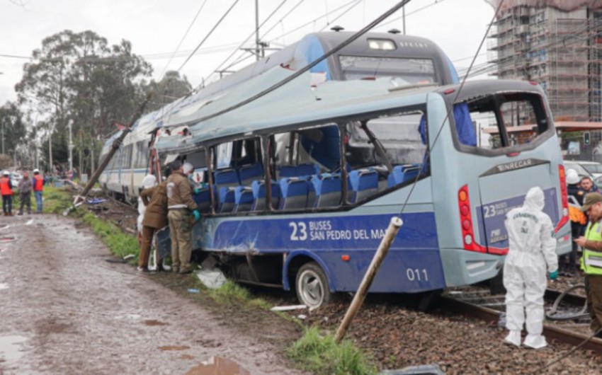 Çilidə qatar avtobusu vurub, ölənlər var