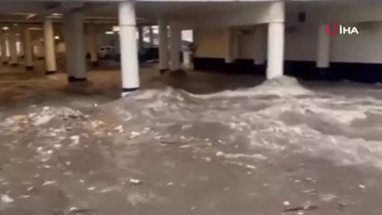 Las-Veqası su basdı: 4 min insan işıqsız QALDI