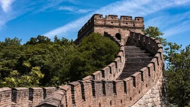 Böyük Çin Səddində 'qısayol'a görə 2 nəfər saxlanıldı