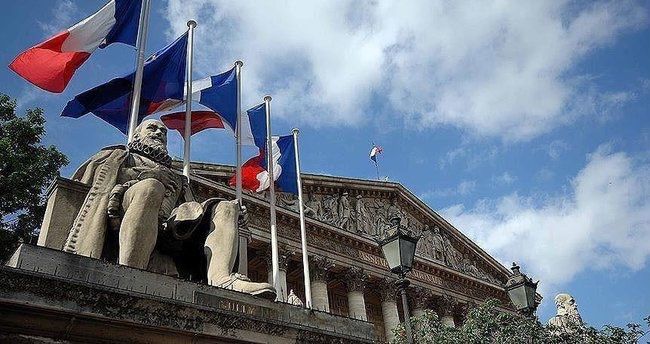 Fransada 67 müsəlman şagird məktəbə qəbul edilməyib