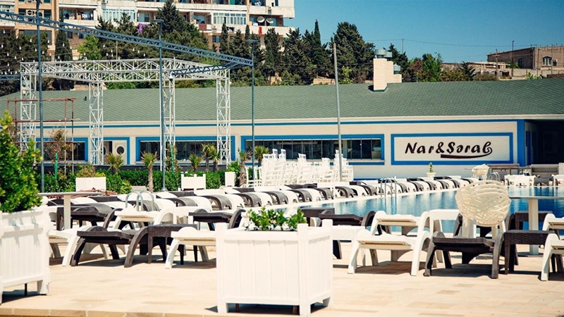 “Nar Şərab”da insident: Avtomobillə restoranın həyətinə daxil oldu...