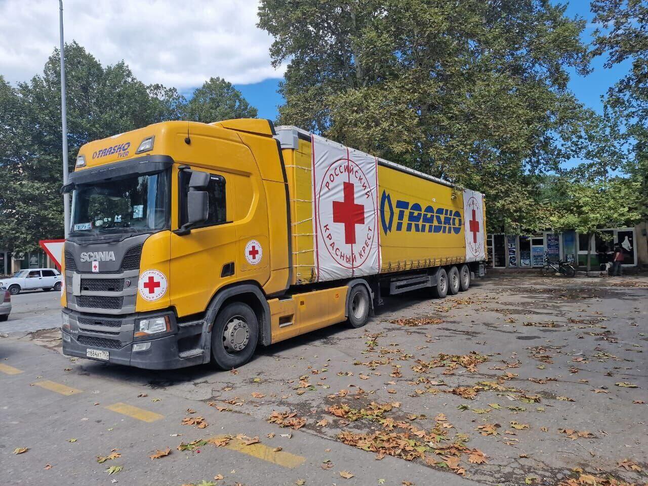 Российский груз для армян в Карабахе третий день ожидает в Барде