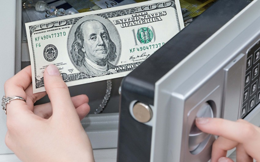 Bakıda evdən külli miqdarda pul oğurlanıb