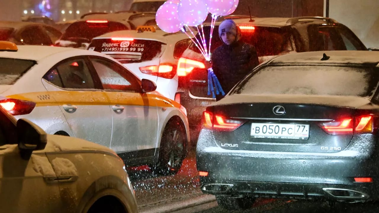 Estoniya Rusiya nişanlı avtomobillərin ölkəyə girişini qadağan etdi