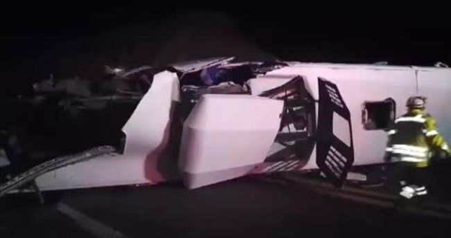 Meksikada turist avtobusunun uçuruma düşməsi nəticəsində 10 nəfər ölüb