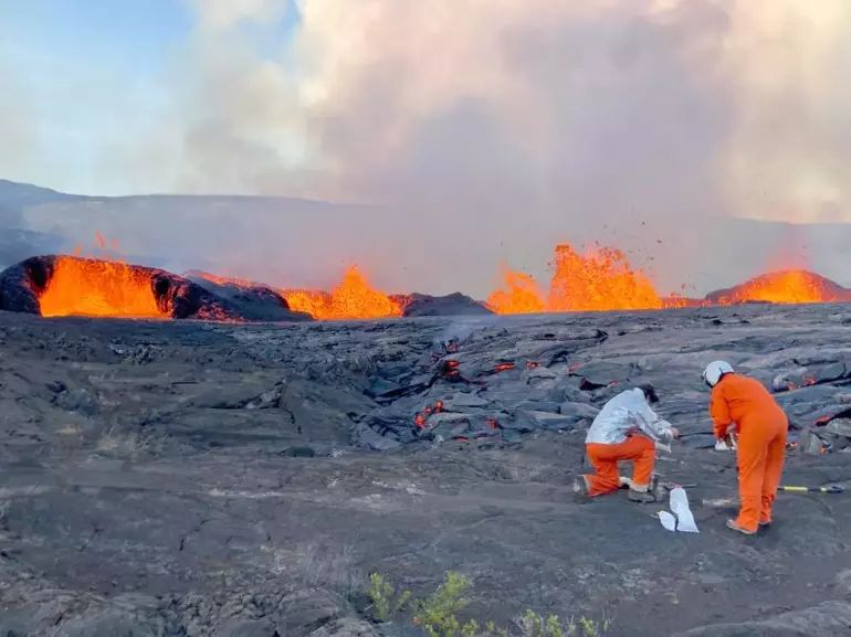 Kilauea vulkanı 10-15 metr hündürlüyə lava püskürdü
