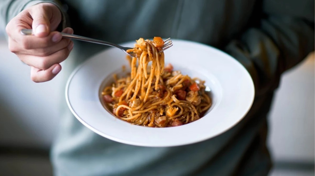 Axşam yeməyində makaron yeyən tələbə həyatını itirdi