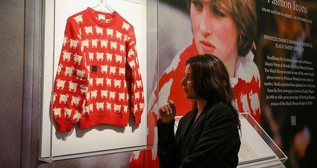Şahzadə Diananın simvolik sviteri hərracda satılıb