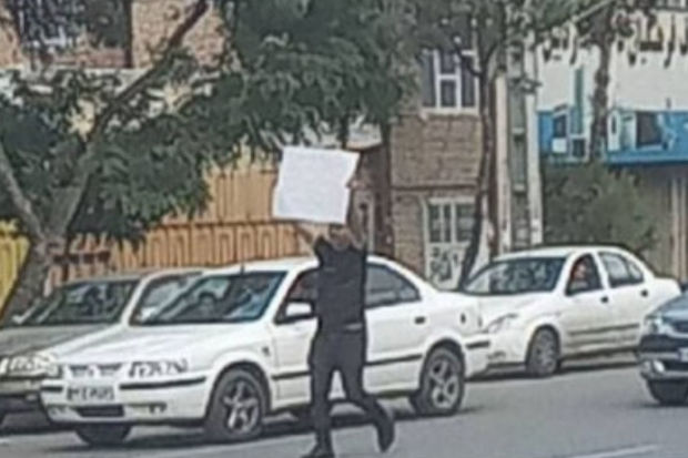Ərdəbildə İran rejiminin cinayətlərinə etiraz edən şəxs tutulub - FOTO