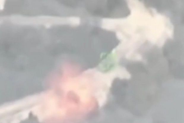 Ermənistan qüvvələrinə məxsus zirehli döyüş texnikasının məhv edilməsinin görüntüləri yayılıb - VİDEO