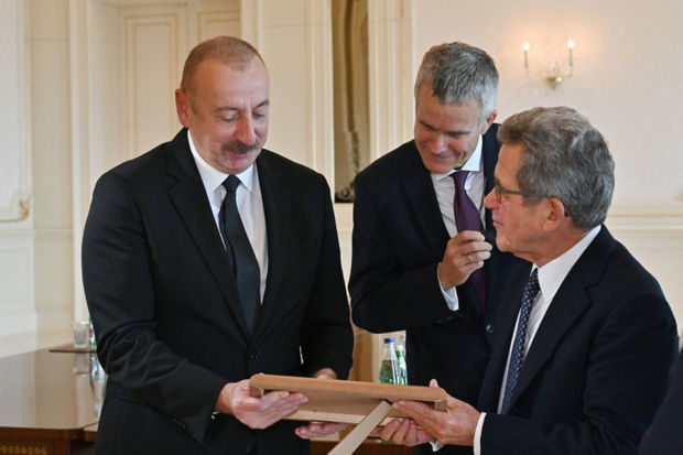Prezident İlham Əliyev bp şirkətinin İdarə Heyətinin sədrini qəbul edib - FOTO