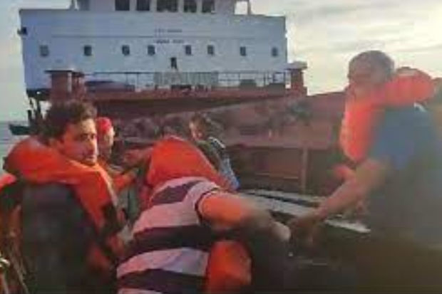 Qara dənizdə yük gəmisi minaya düşdü - FOTO