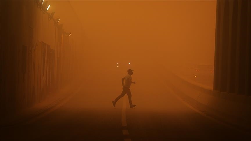 İranın cənub-şərqində qum fırtınası səbəbindən dövlət qurumları bağlanıb