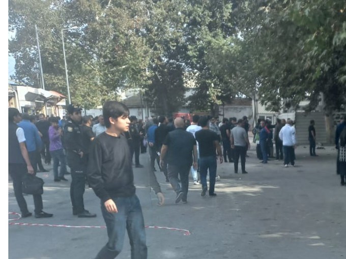 Gəncədə ticarət mərkəzinin bir hissəsində çökmə olub