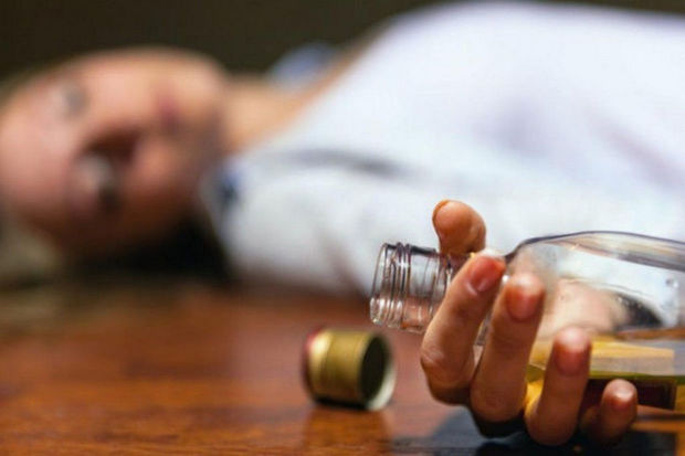 Bakıda səhvən sirkə turşusu içən qadın ölüb