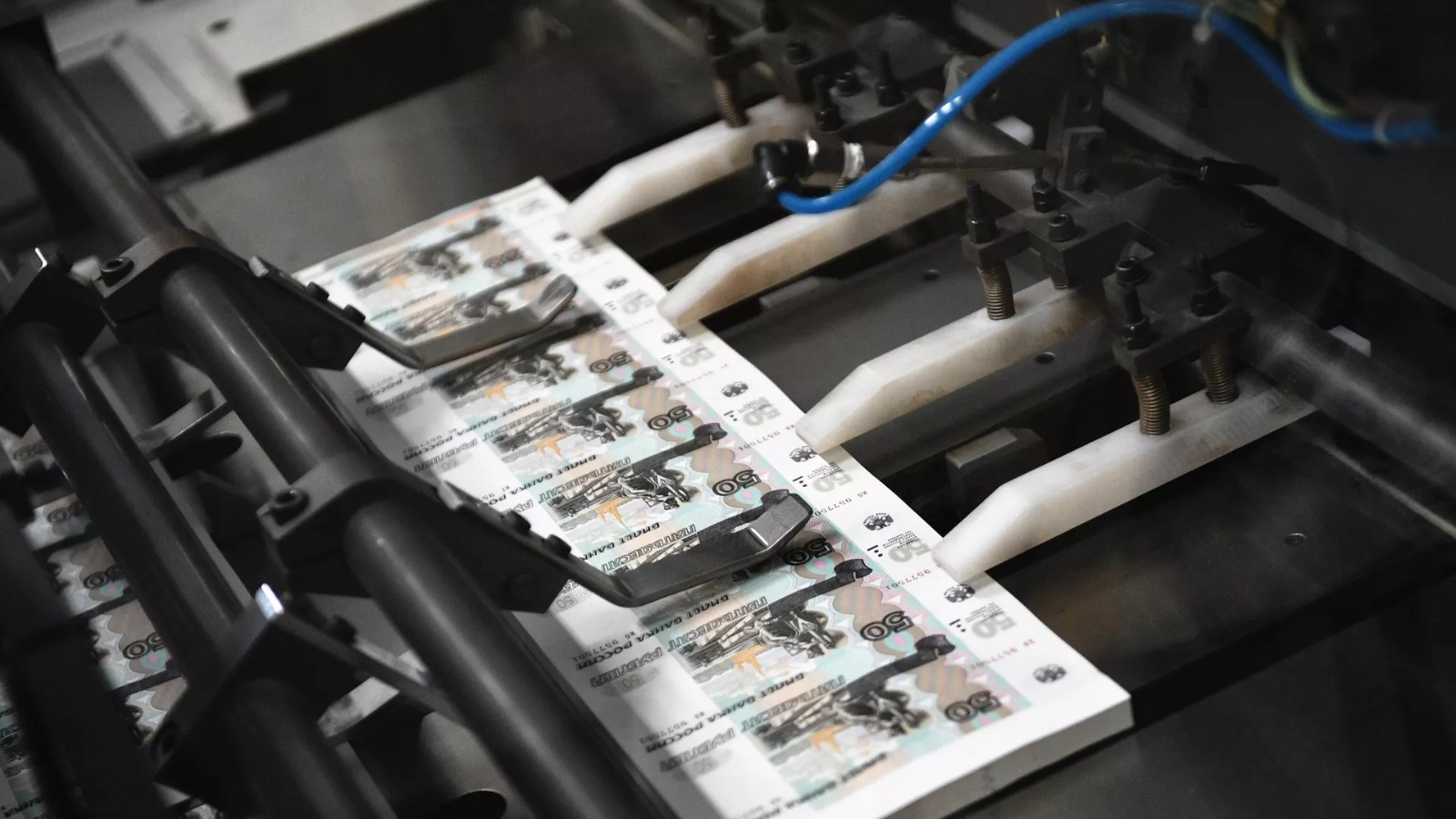 Rusiya rublun məzənnəsinə ixrac vergiləri tətbiq edəcək