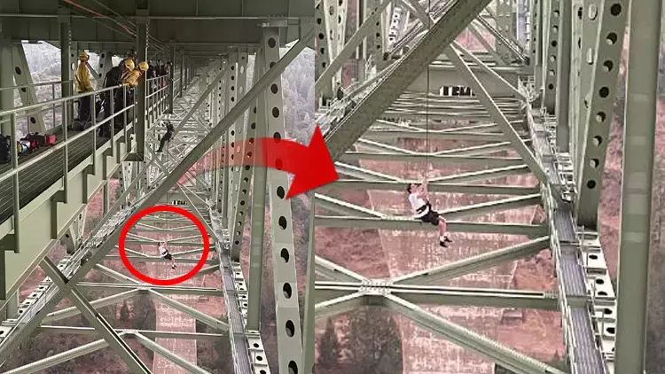 Video çəkməyə çıxan adam körpünün üstündən asılıb