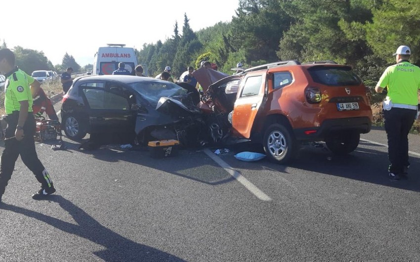 Türkiyədə ağır yol qəzası olub, ölənlər və yaralananlar var