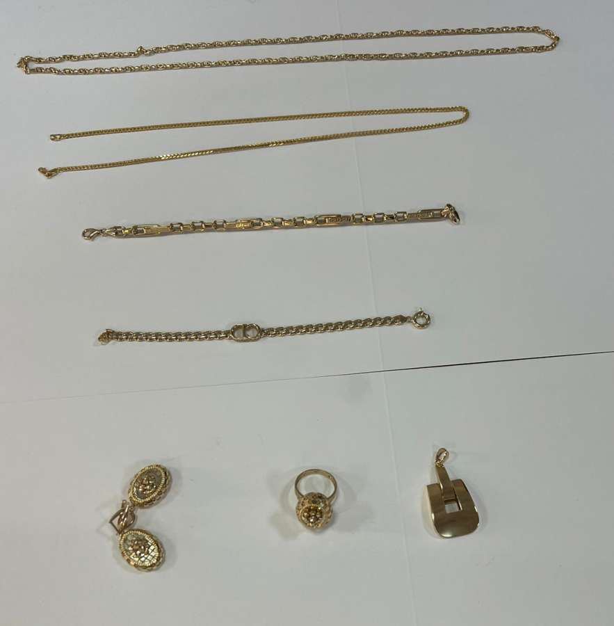 İstanbuldan Bakıya yarım kiloyadək qızıl-zinət əşyaları keçirmək istədilər (FOTO)