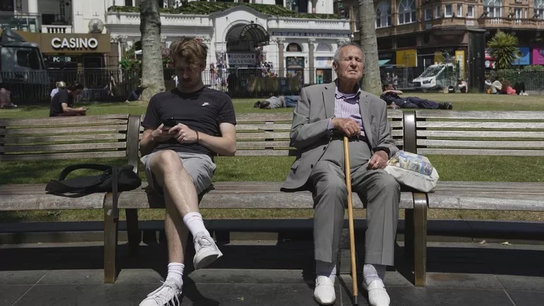 Araşdırma: Xərclərinin yüksək olması İngiltərədə erkən ölümə səbəb olur