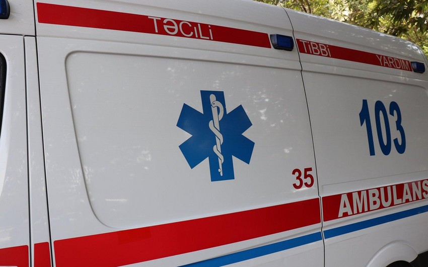 Su çəni Lənkəran sakininin üzərinə aşıb