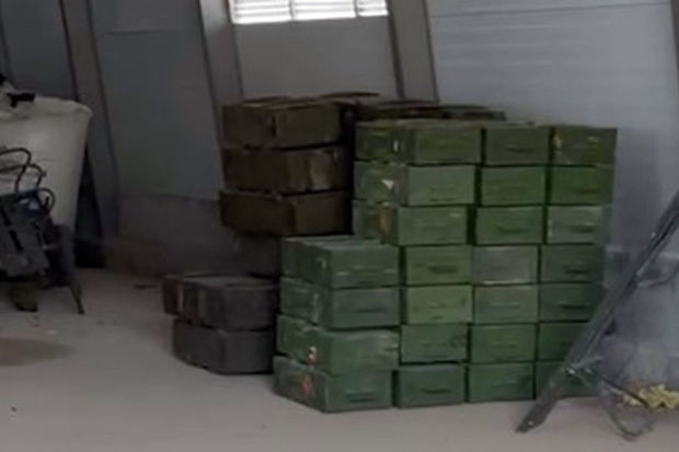 Qarabağ bölgəsindəki mülki obyektlərdə aşkarlanan külli miqdarda silah-sursat müsadirə edilib - VİDEO