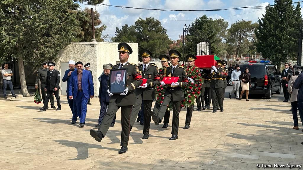 Milli Qəhrəman Riad Əhmədov İkinci Fəxri Xiyabanda dəfn olunub (FOTO) (YENİLƏNİB)