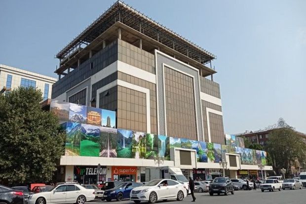 Çökmə olan univermaqda söküntü aparılır - FOTO