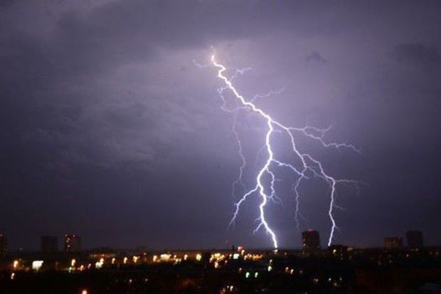 Yaponiyada ildırım vurması nəticəsində yeddi nəfər xəsarət alıb