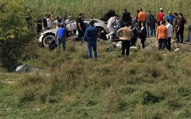 İçərisində 5 qadının olduğu “Porsche” aşdı - Video