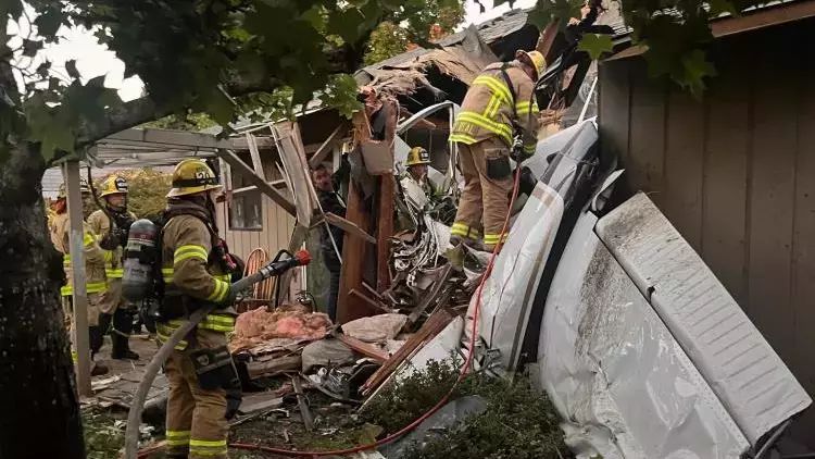 ABŞ-da  təyyarə evin üzərinə düşüb