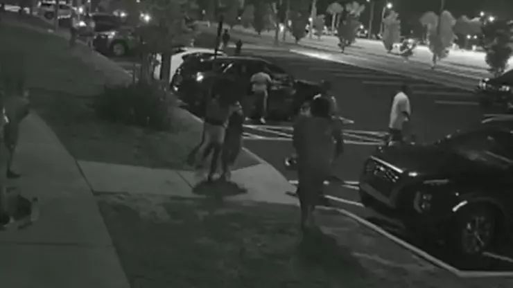 11 yaşlı uşaq 2 nəfəri güllələyib