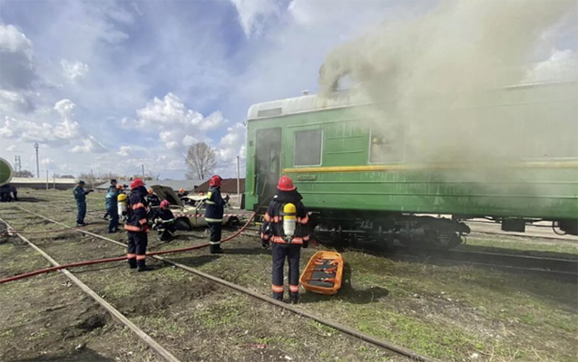 Ermənistanda yük qatarı relsdən çıxıb