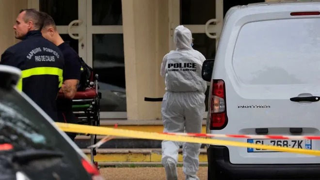 Fransada məktəbə bıçaqlı hücum: 1 ÖLÜ VAR