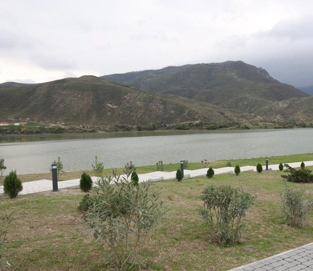 Suqovuşan qəsəbəsindəki istirahət parkında 5 minə yaxın ağac və kol əkilib