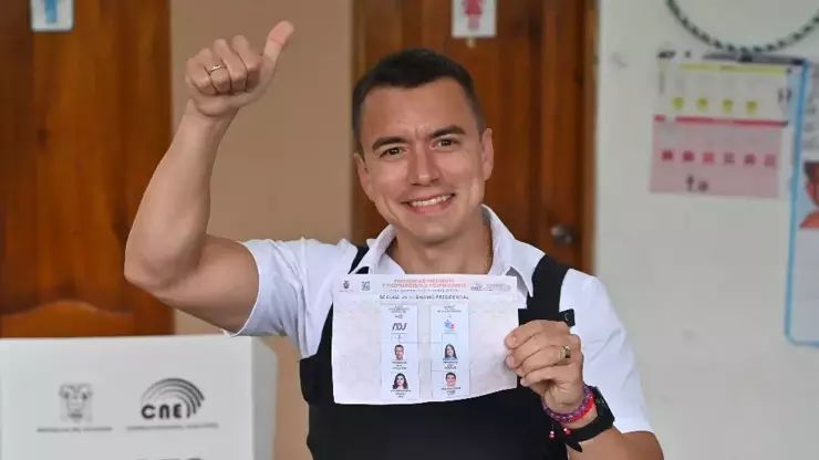 Ekvadorda 35 yaşlı iş adamı Daniel Noboa ölkənin ən gənc prezidenti seçilib