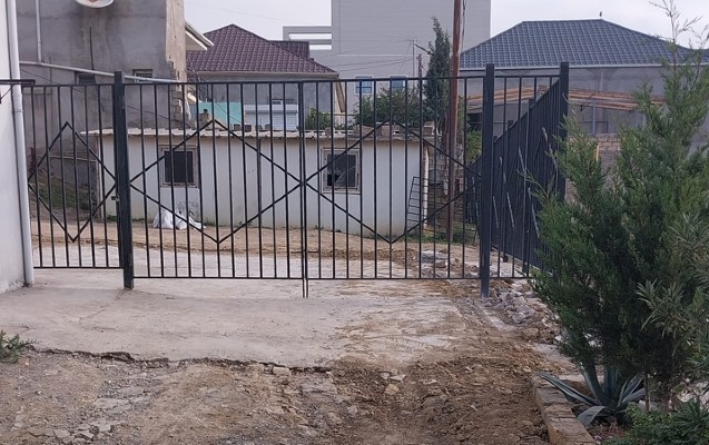 Badamdarda məktəblə bağlı qalmaqal - Direktorla sakin arasında nə problem var?