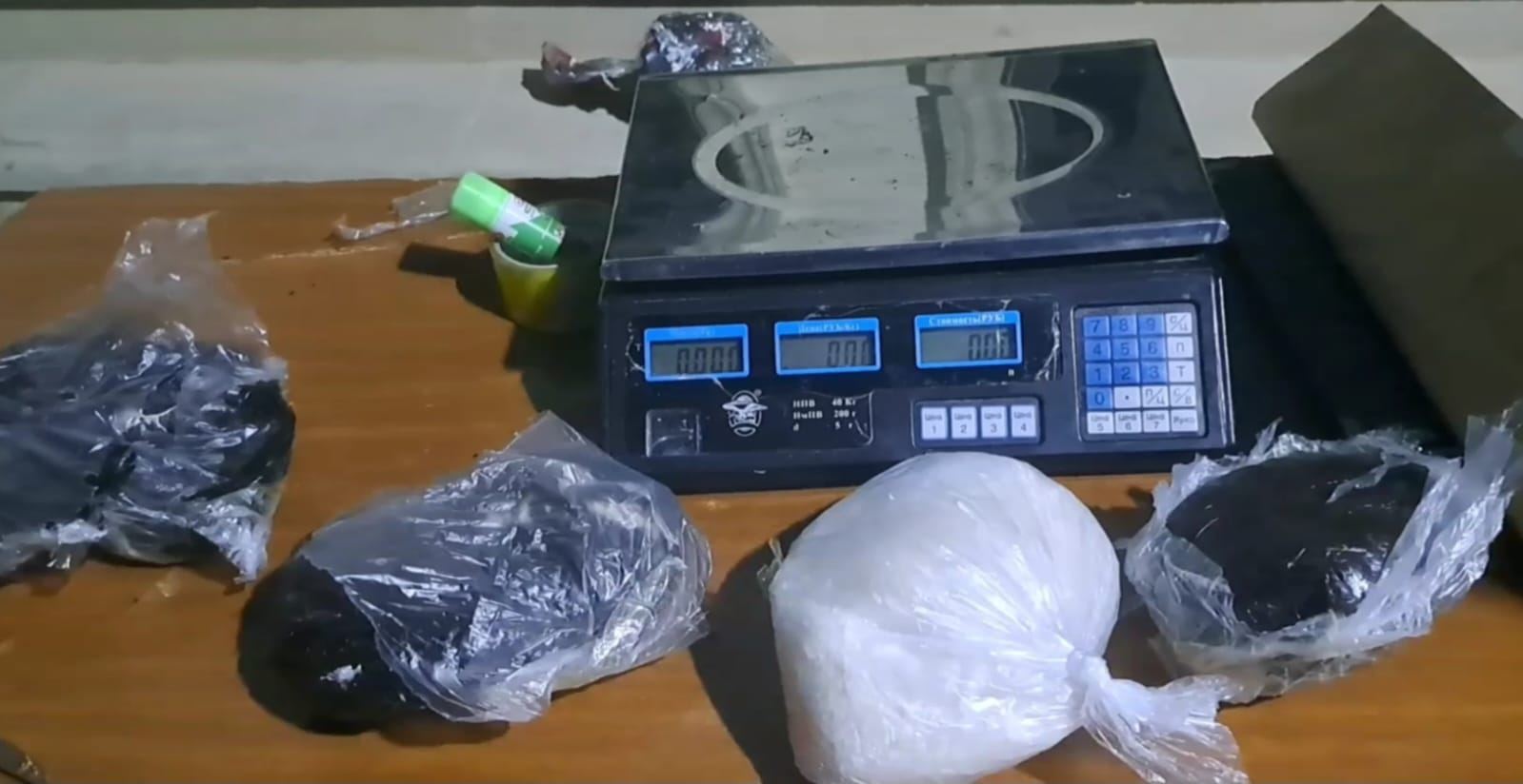 Bakıya narkotik gətirmək istəyən İran vətəndaşı saxlanıldı (FOTO/VİDEO)