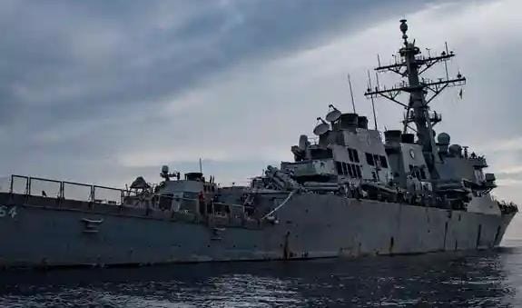 ABŞ hərbi gəmisi Yəməndən atılan raketləri vurdu