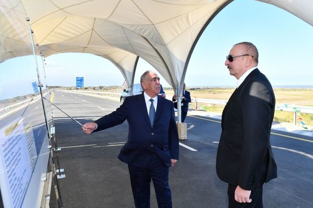 İlham Əliyev Bakı-Quba-Rusiya Federasiyası ilə dövlət sərhədi ödənişli yeni avtomobil yolunun açılışında