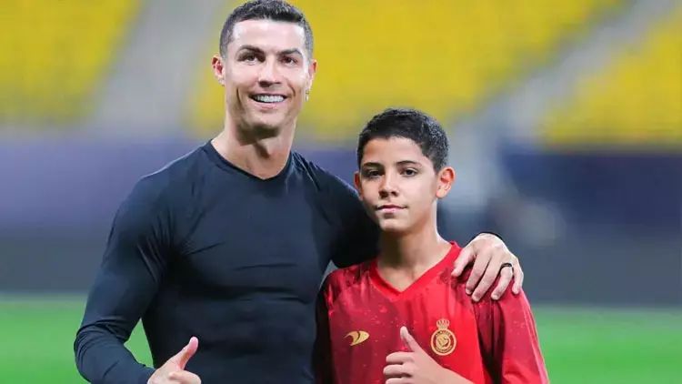 Cristiano Ronaldonun oğlu Ronaldo Jr. Əl-Nəsr imzaladı