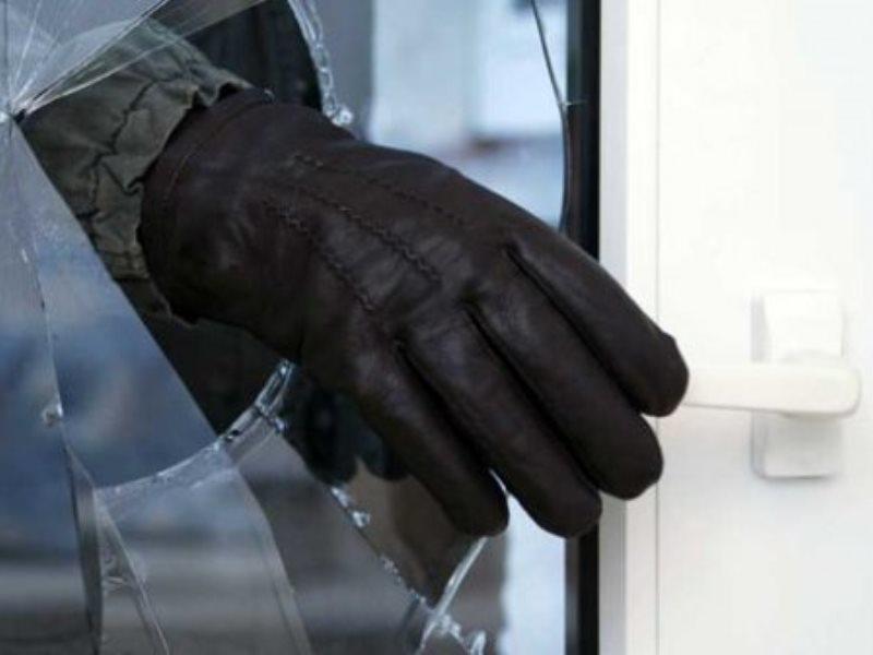 Bakıda evdən 10 min manatlıq oğurladılar