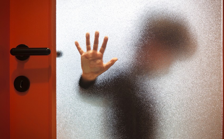 Yetkinlik yaşına çatmayanları pornoqrafiya tamaşalarına cəlb edən valideynlər cəzalandırılacaq