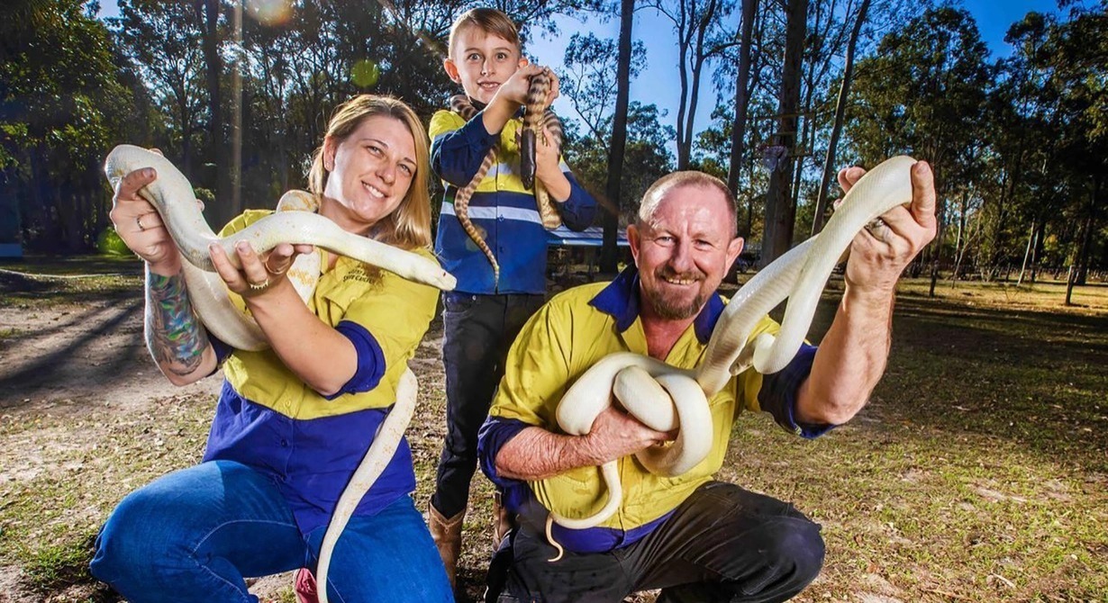 Canlı yayımda cütlük ilanın hücumuna məruz qaldı, vəziyyətləri ağırdır