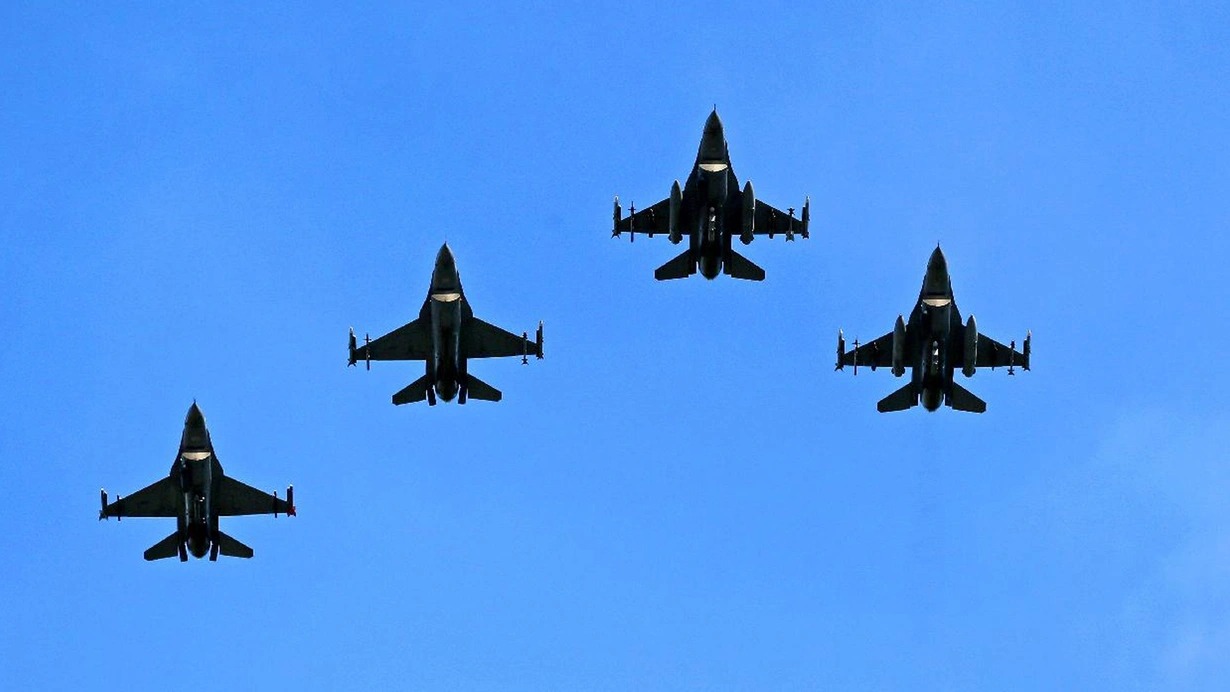 ABŞ F-16 donanması yaxın şərqə çatıb