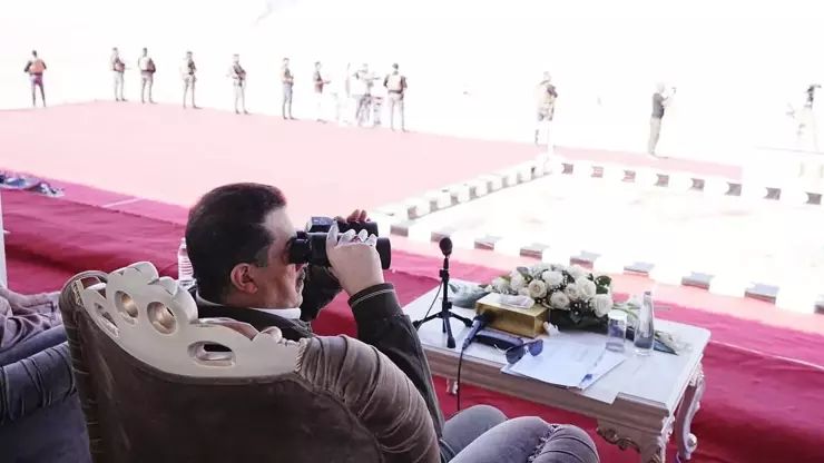 İraqın baş naziri “Dəmir çəkic” təliminə qatılıb