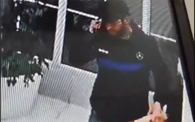 Təndirçinin telefonunu oğurlayan şəxs kameraya düşdü - Video