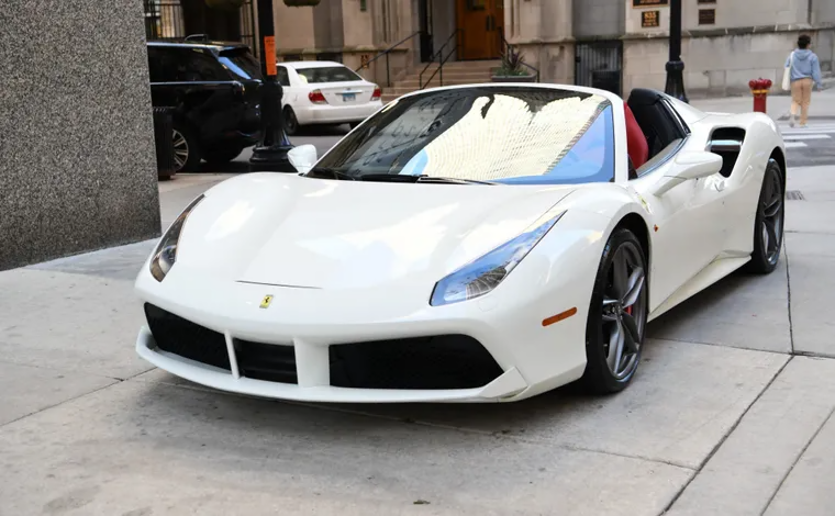 Bakıda qəzaya uğrayan “Ferrari”nin sahibi kimdir? - FOTO