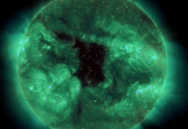 Yerdən 7 dəfə uzun olan yanğın kanyonu Günəşi yarıb