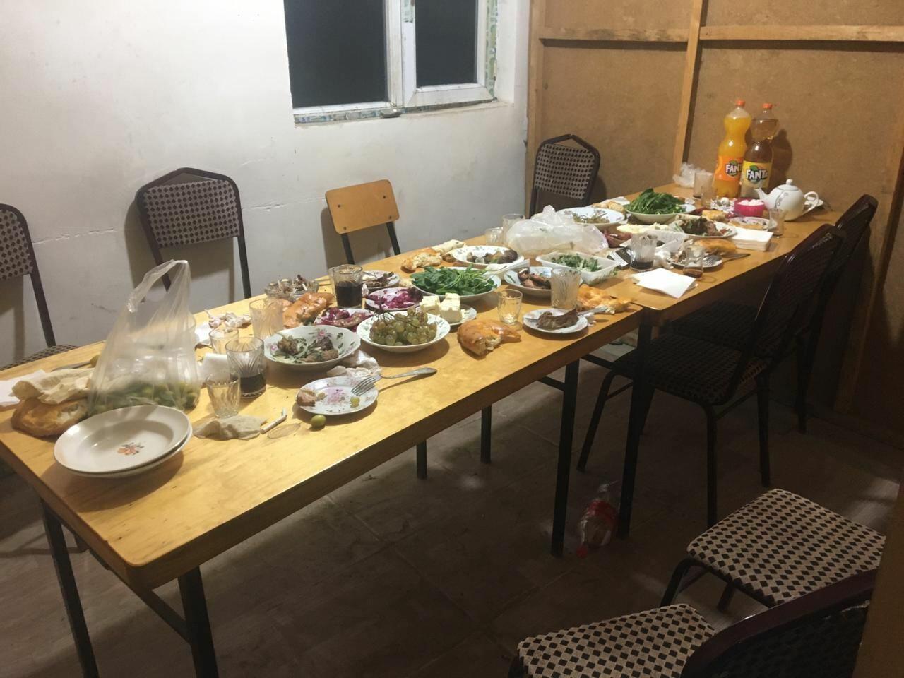 Azərbaycanda kafedə qan töküldü - 32 yaşlı kişi 3 nəfəri bıçaqladı